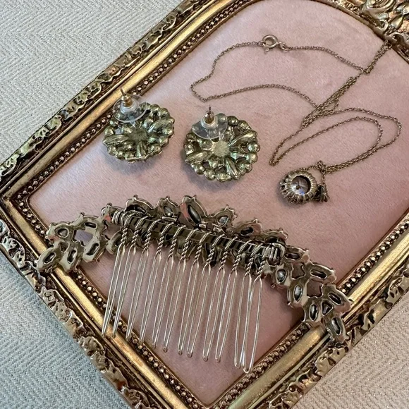 3 Piece Antiqued Gold Tone Rhinestone Set Earrings, Necklace & Hair Comb - Picture 7 of 12